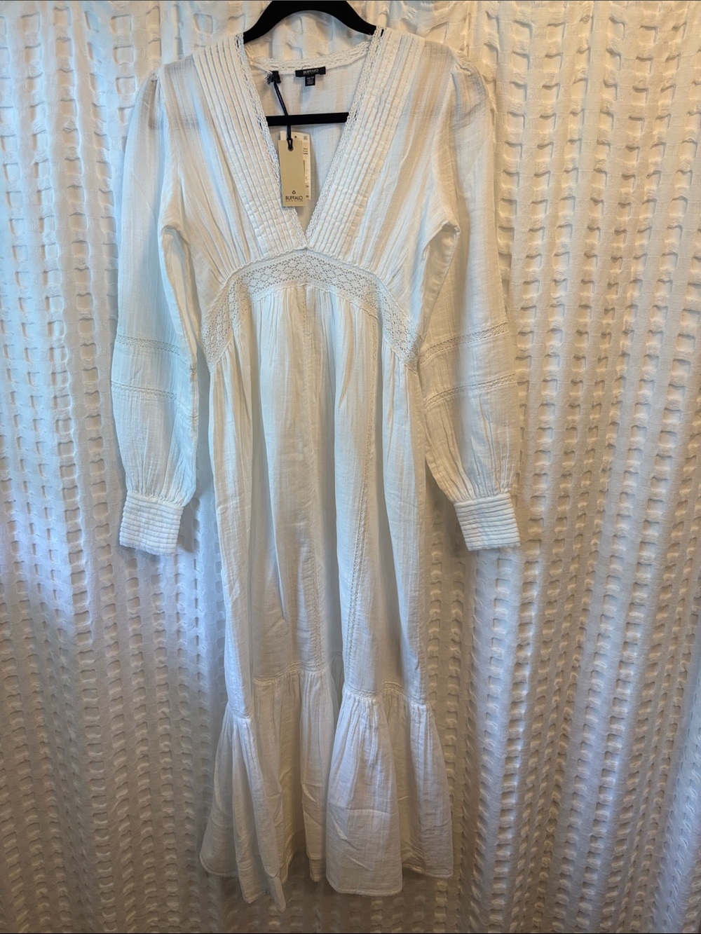 Buffalo David Bitton White V‑Neck Pintuck Maxi Dress